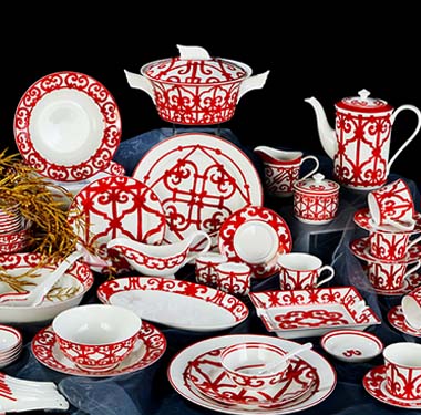 Chinese manufacturer Bespoke luxury fine bone china dinner set best selling in UK