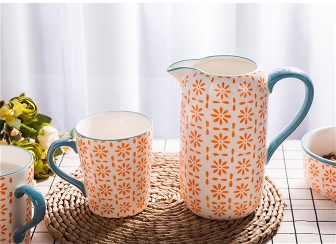 Best restaurant tableware suppliers sell ceramic pitchers at wholesale prices