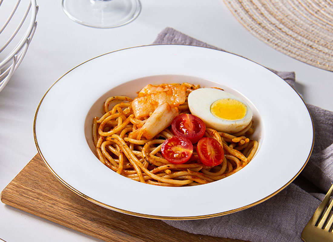 Stoneware oven safe white ceramic plates with gold trim can be personalised business logo