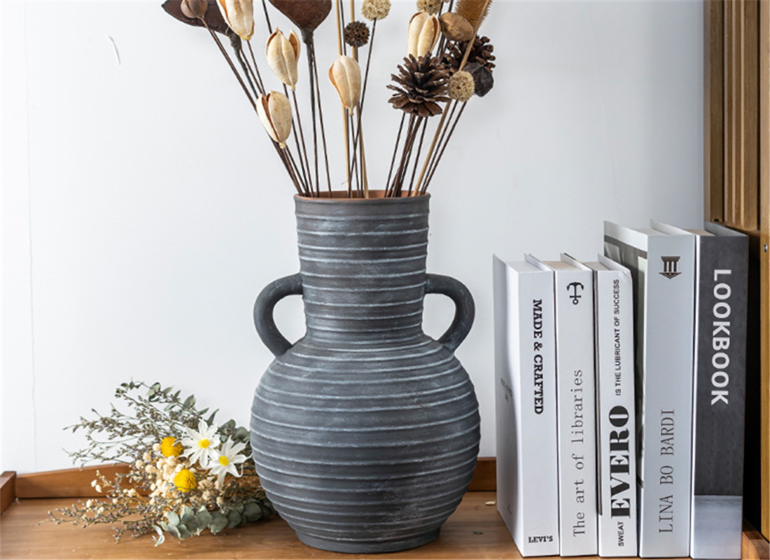 Best ceramic suppliers customized matte black terracotta vase at wholesale prices